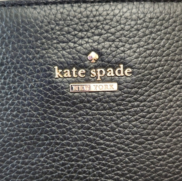 Authentic KATE SPADE Large Tote with HEART DETAIL - Picture 4 of 16
